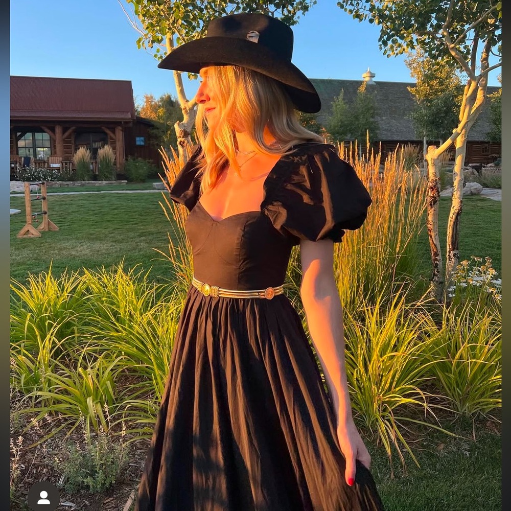 SELKIE Elegant Black Dress with Puff Sleeves - Picture 3 of 8